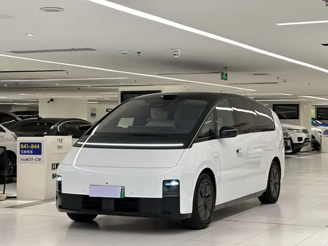 Фотография автомобиля — Li Auto MEGA