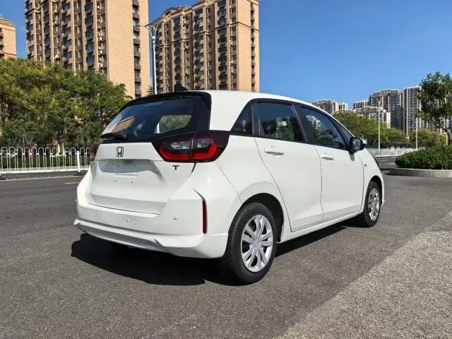 Honda Fit — Фото автомобиля 9