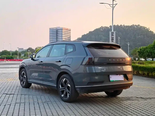Volvo XC70 Plug-in Hybrid — Фото автомобиля 5