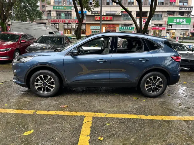 Ford Escape — Фото автомобиля 4