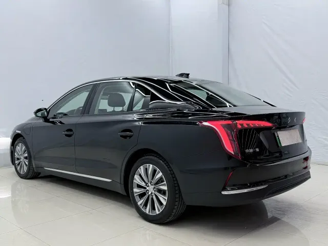 Hongqi E-QM5 — Фото автомобиля 13