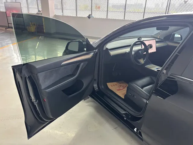 Tesla Model Y — Фото автомобиля 9
