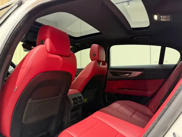 Jaguar XEL — Фото автомобиля 26