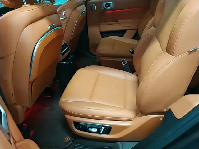 Li Auto L8 — Фото автомобиля 16
