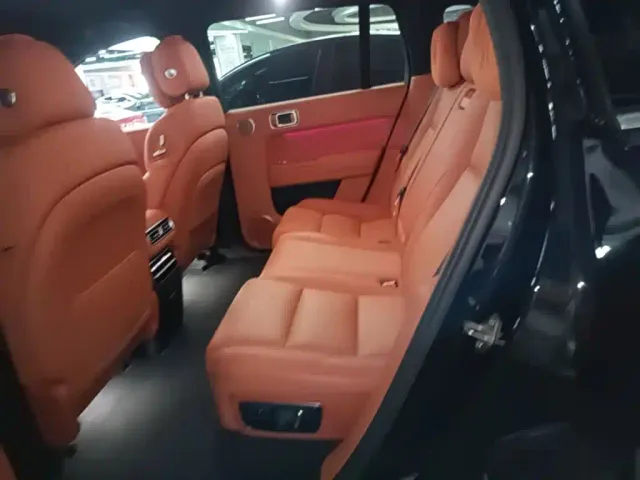 Li Auto L7 — Фото автомобиля 16