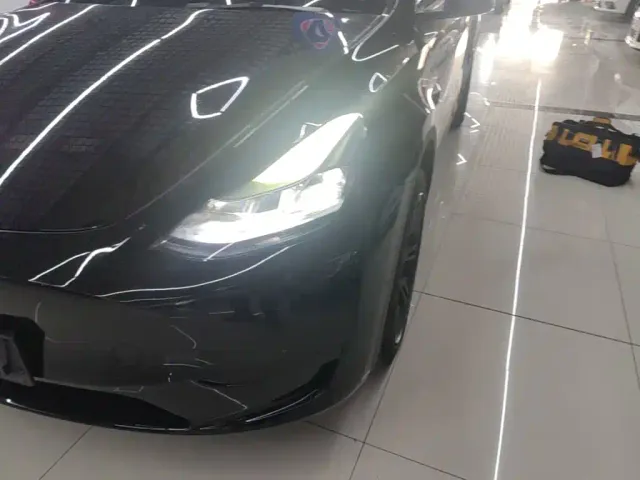 Tesla Model Y — Фото автомобиля 23