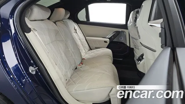 BMW 7-Series — Фото автомобиля 11