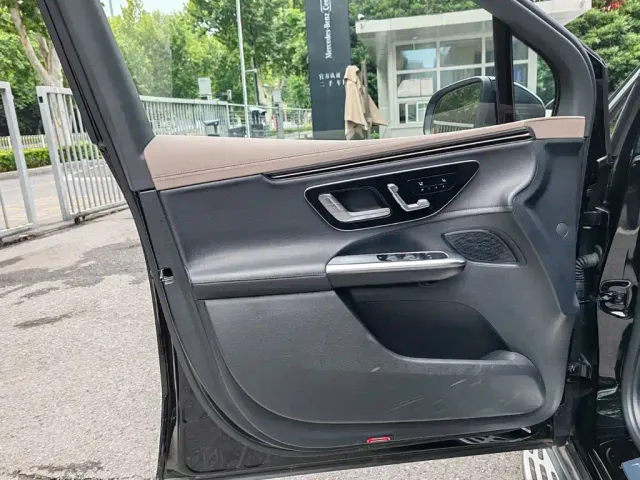 Mercedes-Benz EQE SUV — Фото автомобиля 11