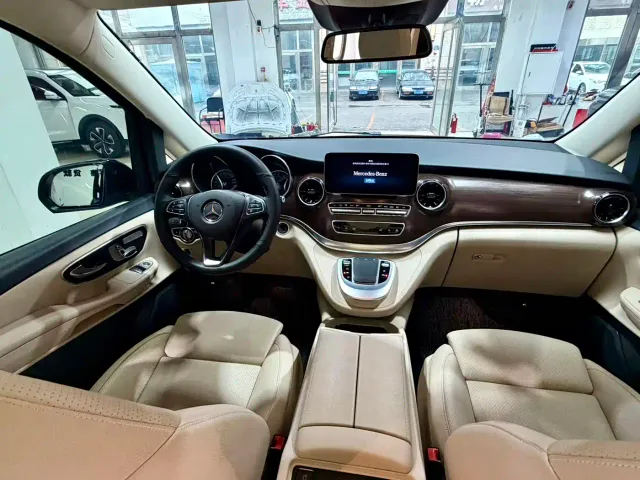 Mercedes-Benz V-Class — Фото автомобиля 16