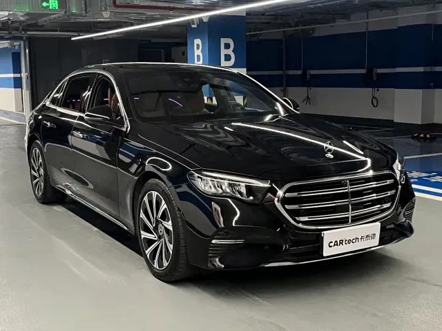 Mercedes-Benz E-Class — Фото автомобиля 3