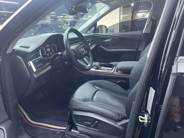 Audi Q7 — Фото автомобиля 7