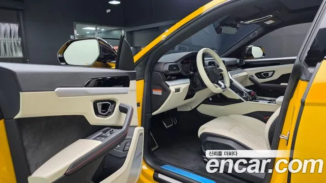 Lamborghini Urus — Фото автомобиля 10