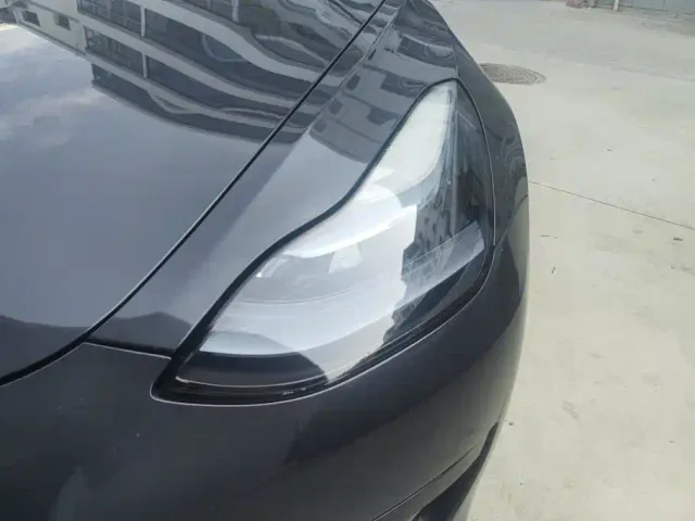 Tesla Model 3 — Фото автомобиля 4