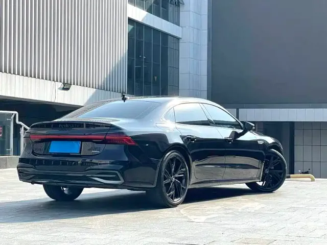 Audi A7L — Фото автомобиля 9