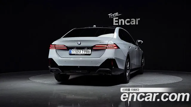 BMW 5-Series — Фото автомобиля 4