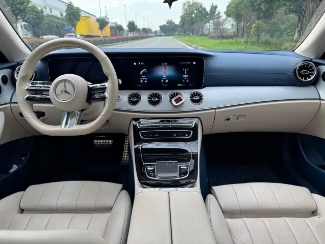 Mercedes-Benz E-Class — Фото автомобиля 11