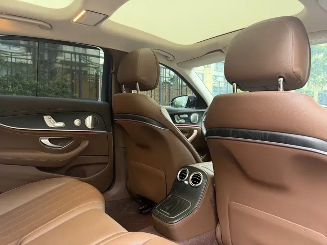 Mercedes-Benz E-Class — Фото автомобиля 10