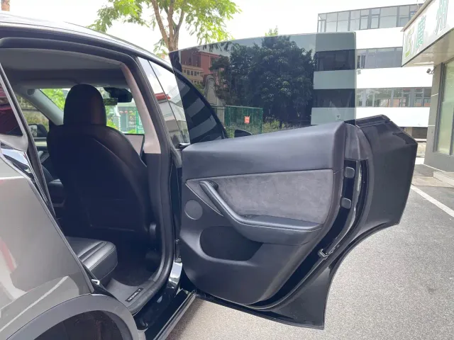 Tesla Model Y — Фото автомобиля 16