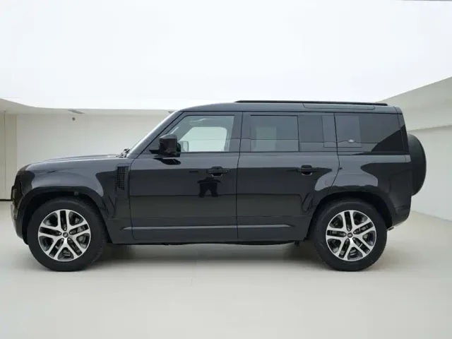 Land Rover Defender — Фото автомобиля 3