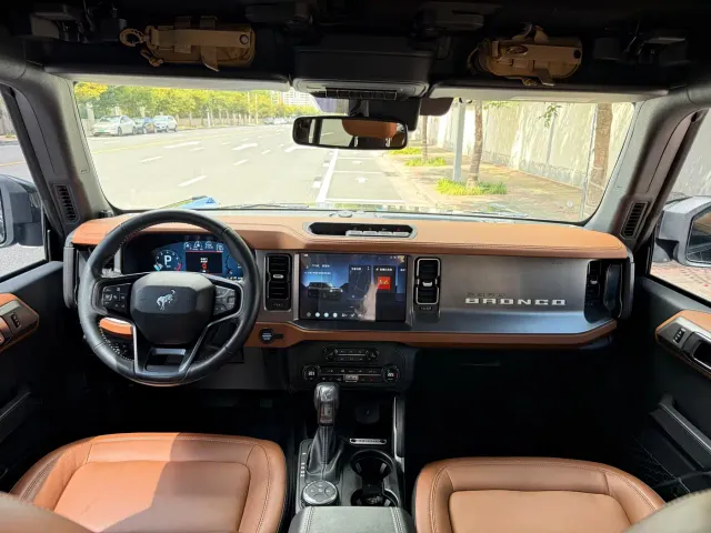 Ford Bronco — Фото автомобиля 16