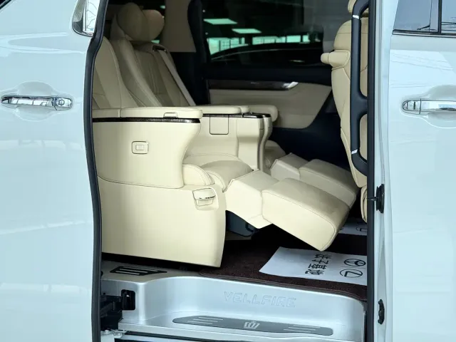 Toyota Vellfire — Фото автомобиля 17