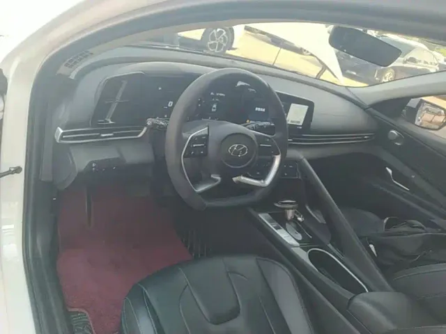 Hyundai Elantra — Фото автомобиля 9