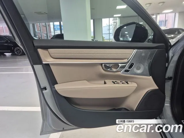 Volvo S90 — Фото автомобиля 9