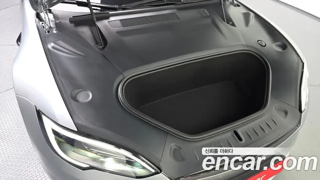 Tesla Model S — Фото автомобиля 9