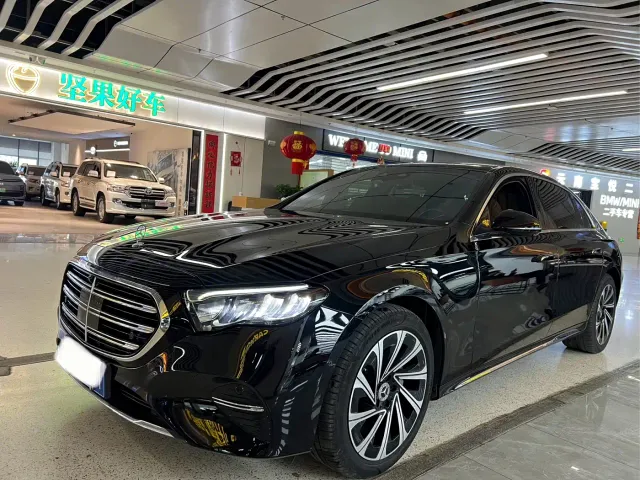 Фотография автомобиля — Mercedes-Benz E-Class