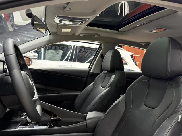 Hyundai Elantra — Фото автомобиля 14