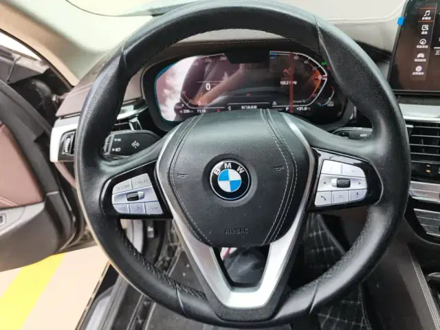 BMW 5 Series — Фото автомобиля 15