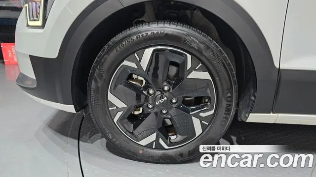 Kia Niro — Фото автомобиля 5