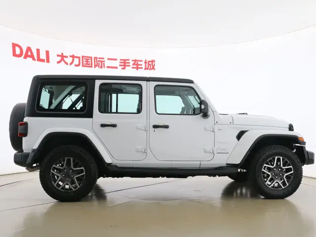 Jeep Wrangler — Фото автомобиля 16