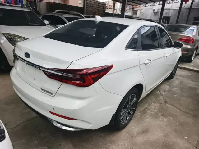 Ford Escort — Фото автомобиля 6