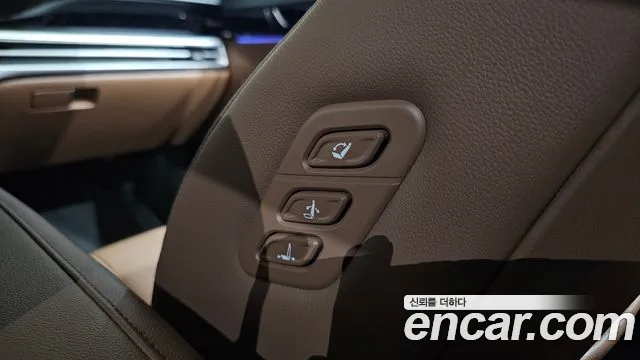 Hyundai Grandeur Grandeur (GN7) 2.5 Бензин 2WD — Фото автомобиля 27