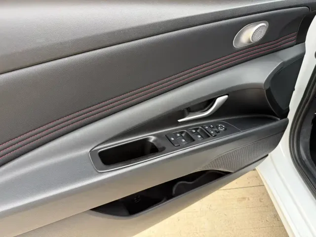 Hyundai Elantra — Фото автомобиля 22