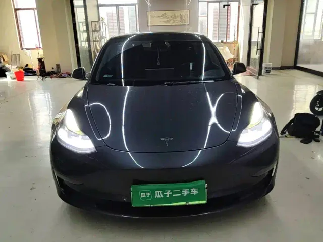 Tesla Model 3 — Фото автомобиля 2