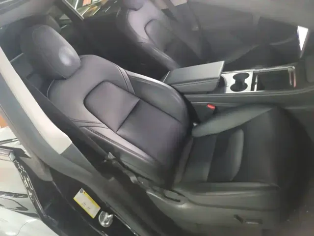 Tesla Model Y — Фото автомобиля 24