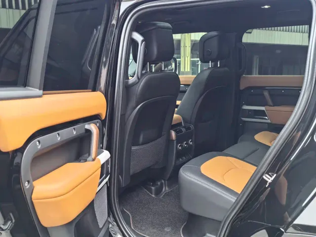Land Rover Defender — Фото автомобиля 14