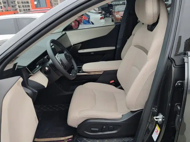 Mazda EZ-60 — Фото автомобиля 14