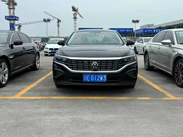 Volkswagen Passat — Фото автомобиля 2