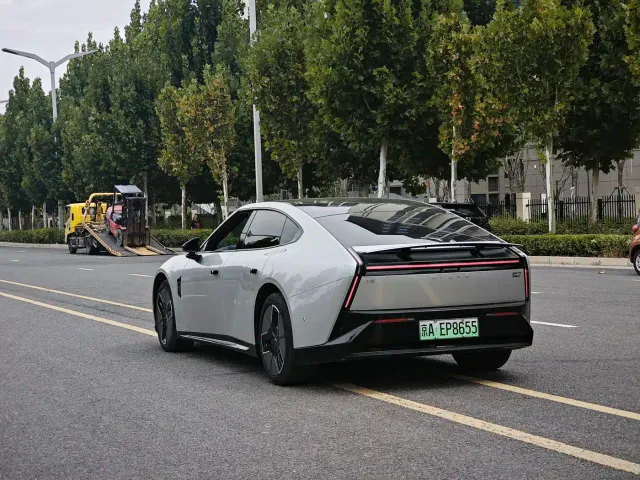 Xpeng P7 — Фото автомобиля 7