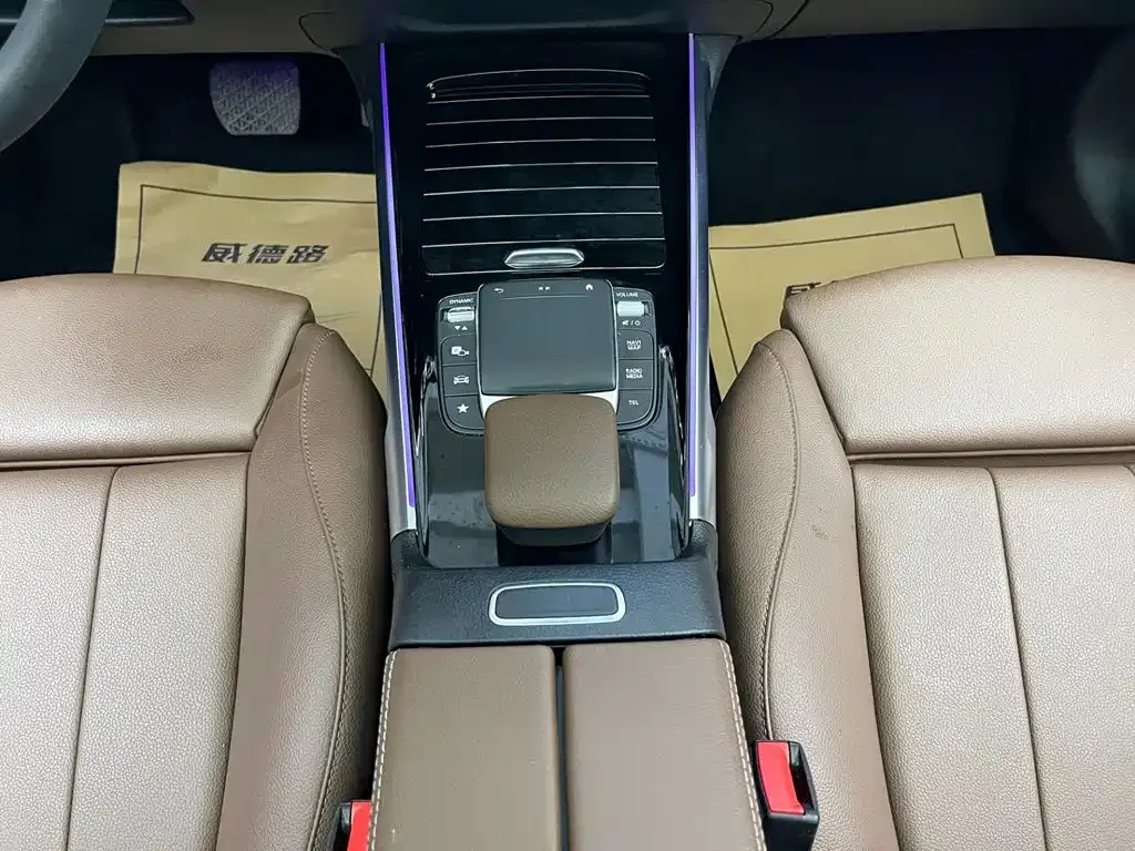 Mercedes-Benz Mercedes-Benz GLB 2022 Model GLB 200 Dynamic Edition — Фото автомобиля 24