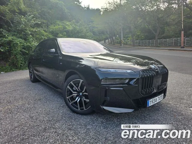 Фотография автомобиля — BMW 7-Series