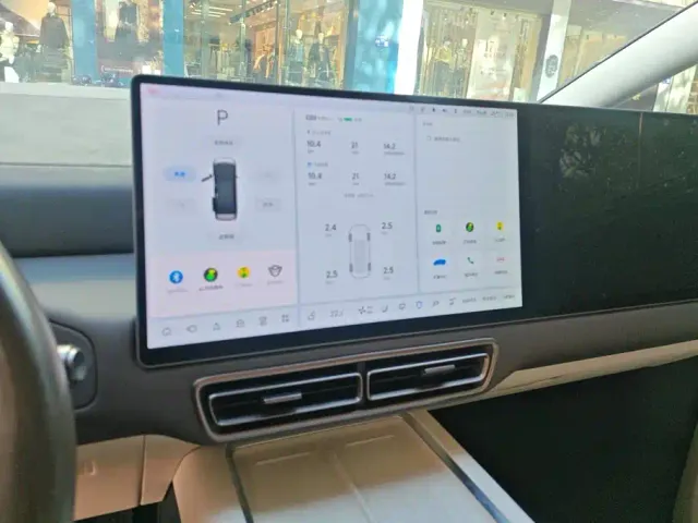 Li Auto MEGA — Фото автомобиля 13