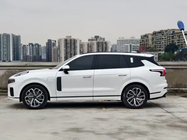 Lynk & Co 09 EM-P — Фото автомобиля 3