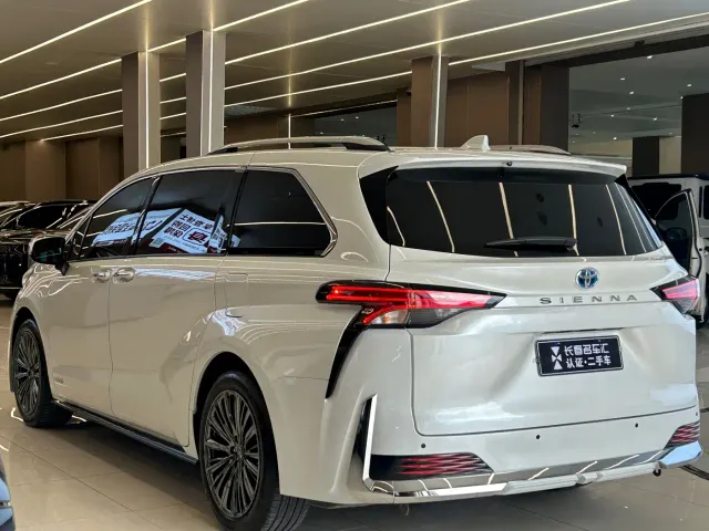 Toyota Sienna — Фото автомобиля 7