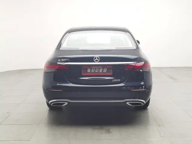 Mercedes-Benz E-Class — Фото автомобиля 4