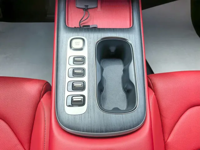 Xiaomi SU7 — Фото автомобиля 10