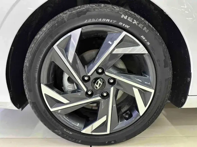 Hyundai Elantra — Фото автомобиля 4